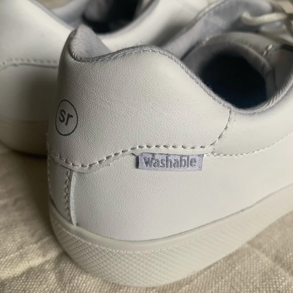 NWOT Stride Rite Kids Made 2 Play White Leather Sneakers‎ Size 2W